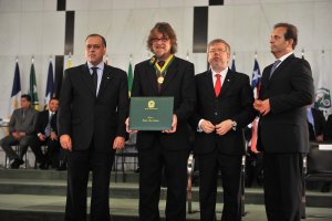 2011 - Medalha Mérito Legislativo ao Bracher3